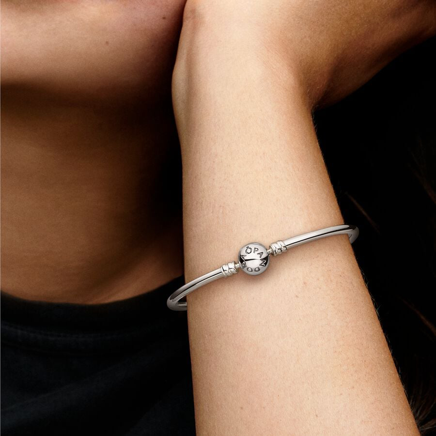 Moments Ball Clasp Bangle